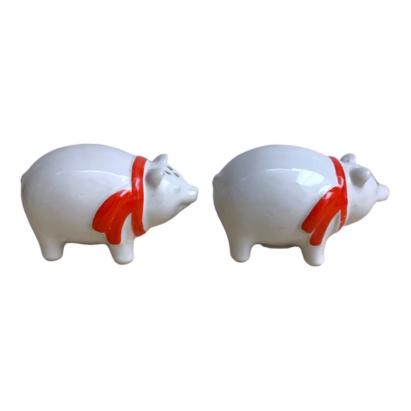 VTG White Ceramic Pigs Red Scarfs Christmas Novelty Salt & Pepper Shakers - Picture 6 of 7